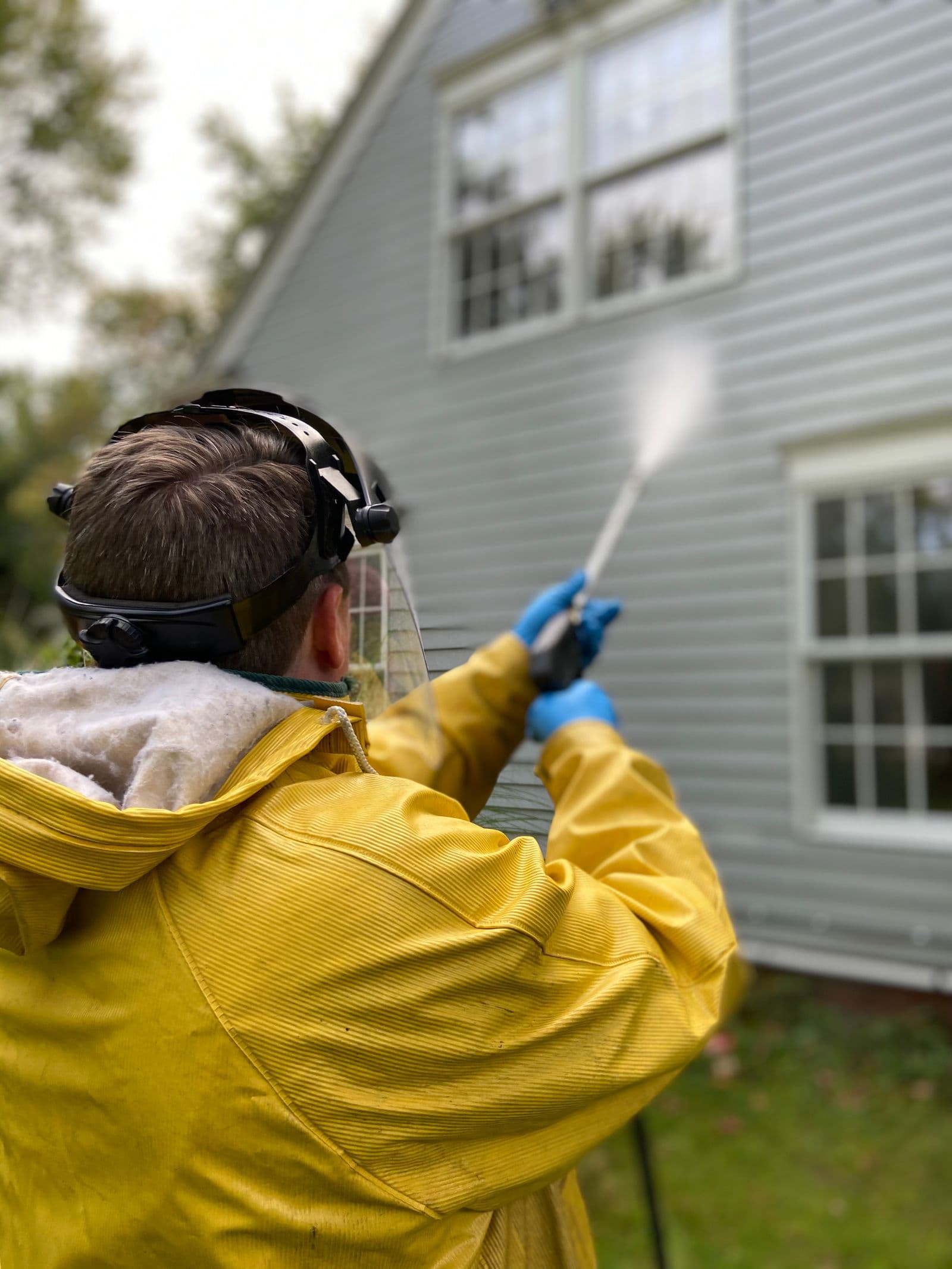 pressure washing house siding before paint