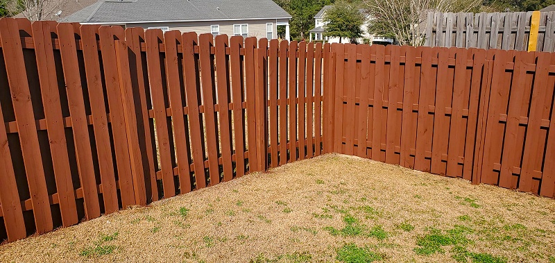 fence staining in Tallahassee